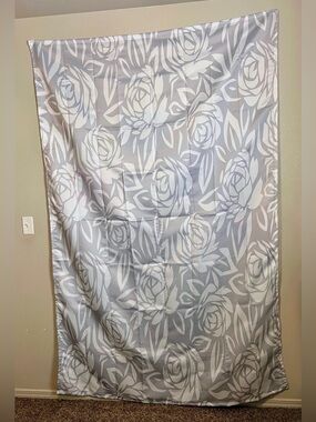 Large Silver/Gray Rose Floral Wall Tapestry 60x90